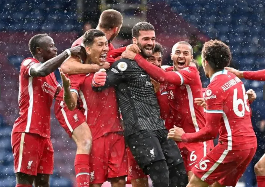 Alisson Becker celebrates scoring Liverpool's winning goal against West Bromwich Albion in stoppage time | AFP