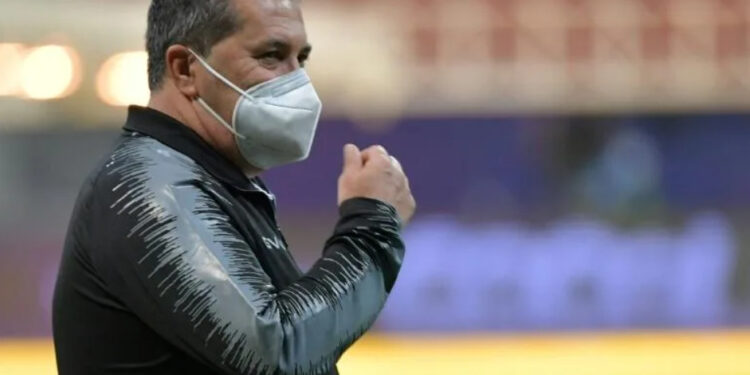 Venezuela'S Portuguese Coach Jose Peseiro Surveys The Field At Mane Garrincha Stadium In Brasilia | Afp