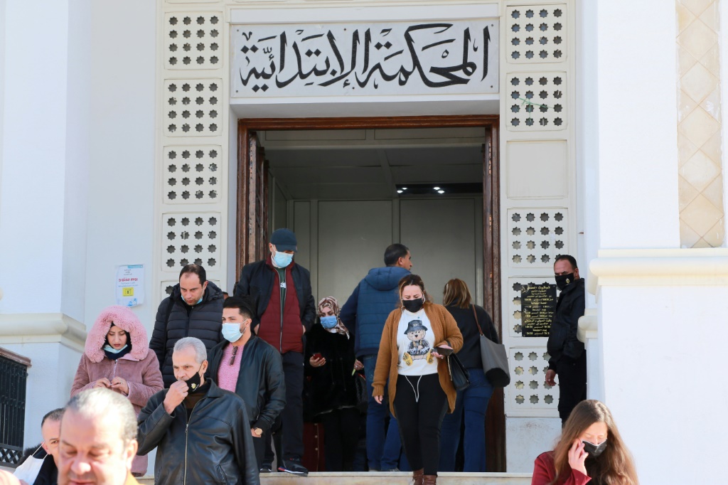 Tunisian citizens and lawyers leave a court in the governorate of Ariana after the announcement of the judges' strike |
AFP