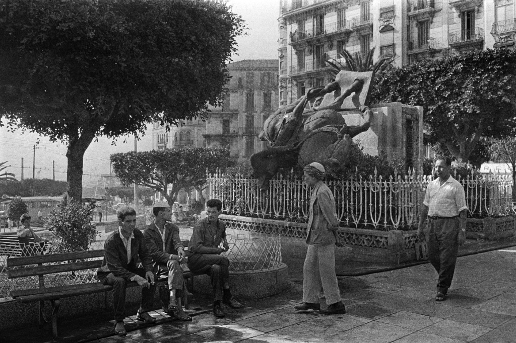 Picture taken on August 4, 1962 of the unbolting of the equestrian statue of Joan of Arc, which was on Square Laferrière in Algiers, brought down from its pedestal by Algerian demonstrators | AFP