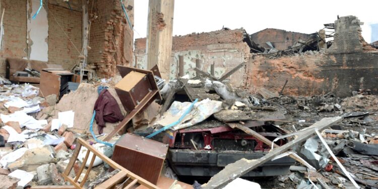 A Prolonged War Could Cause Ukraine'S Economy To Contract As Much As 35%, The Imf Warned | Afp