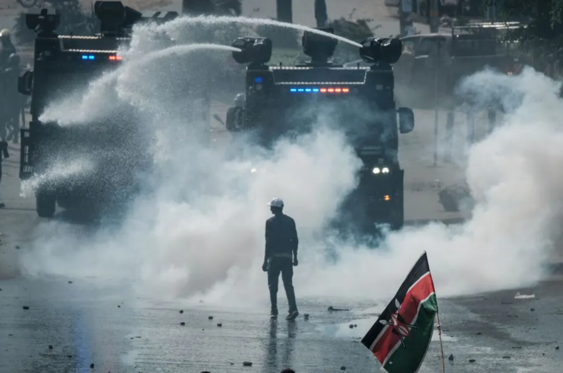 A protestor faces off with Kenyan police in Nairobi after the 2017 general election |  Yasuyoshi Chiba/AFP via Getty Images