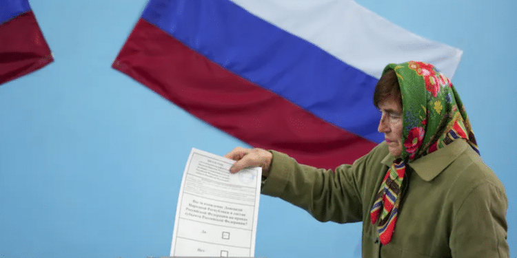 A woman votes in the controversial referendum in Donetsk, Ukraine on Sept. 27, 2022 |  Stringer/Anadolu Agency via Getty Images