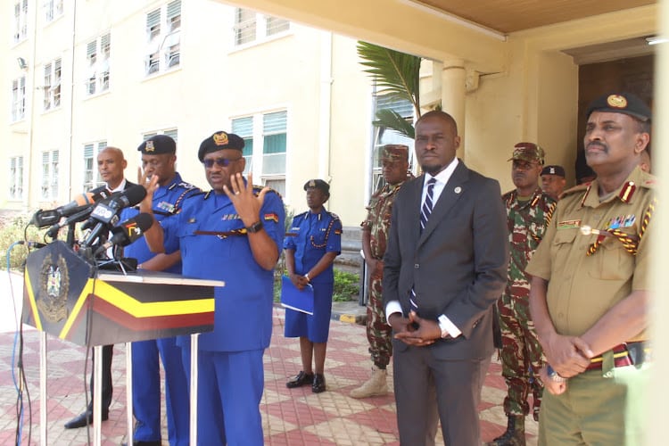 Inspector General of Police Japhet Koome addressing the press after meeting with Nairobi Governor Johnson Sakaja at Jogoo House.Photo/Courtesy