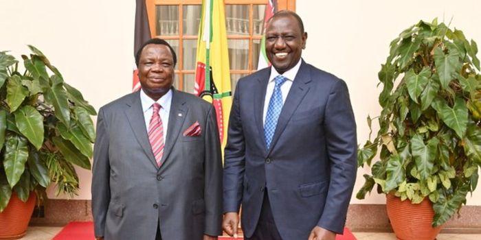 COTU Secretary General Francis Atwoli (left) shares a moment with Seputy President Rigathi Gachagua (center) and President William Ruto at State House.