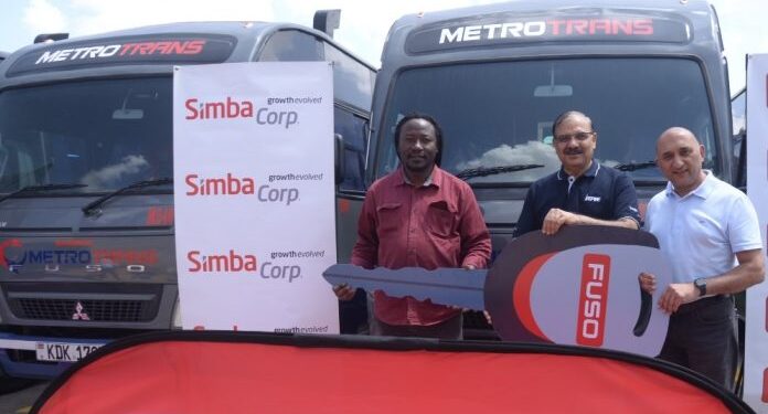Metrotrans Ceo Oscar Rosanna, Simba Corp Motors Md Naresh Leekha And Mehul Sachdev, Product Manager, Pick Ups And Buses, During The Handover Of The Fleet Of 20 New Fuso Buses To Metro Trans Ltd. [ Photo / Courtesy ]