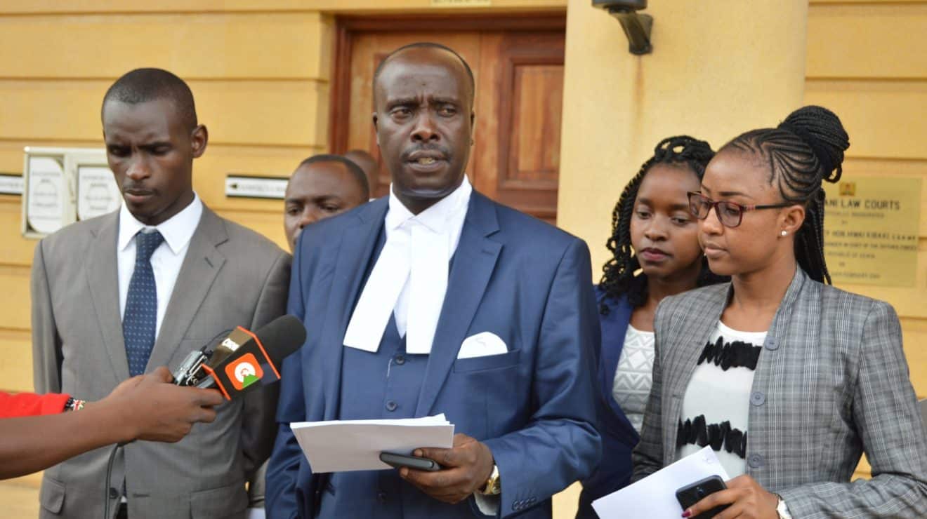 Lawyer Danstan Omari addressing the press at Milimani Law Courts.PHOTO/COURTESY