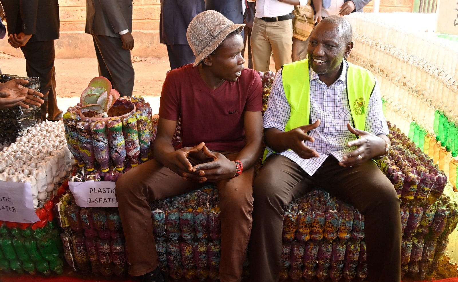 President Ruto chats with an artist during the launch of the Nairobi River Commission in Korogocho.Photo/PCS