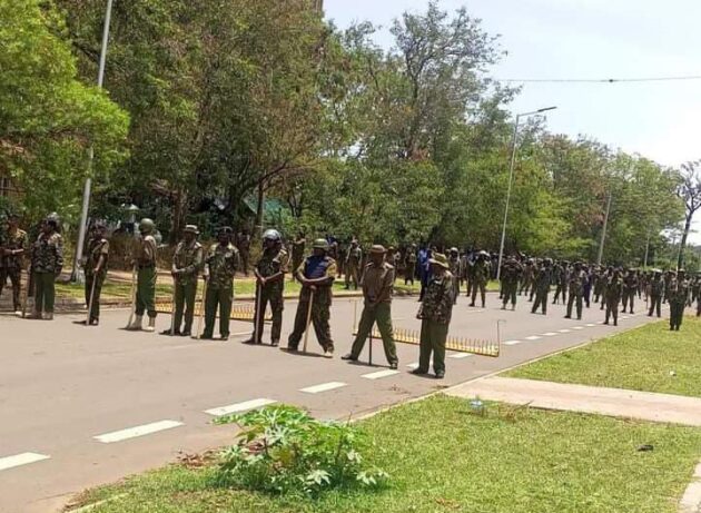 Police officers stand guard along the main road leading to the State House in Kisumu.Photo/Courtesy