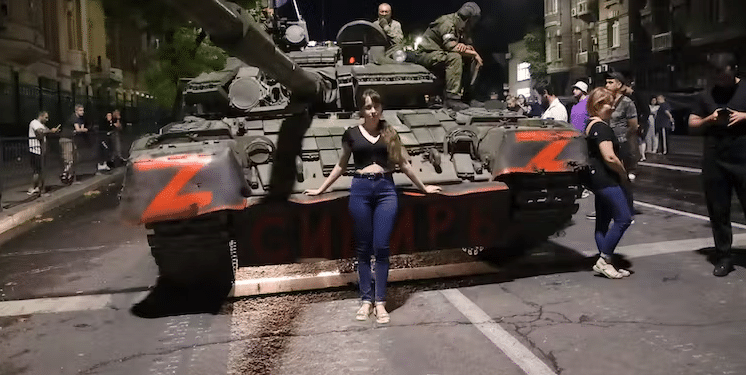 Open defiance in Rostov-on-Don | Feodor Larin/Anadolu Agency via Getty Images