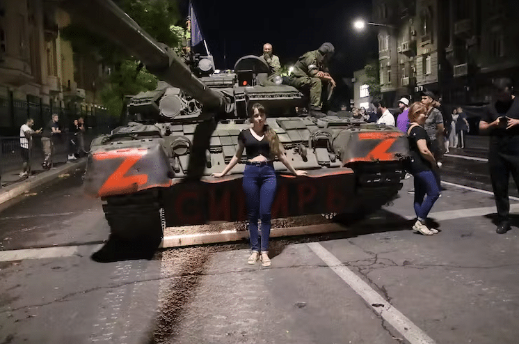 Open defiance in Rostov-on-Don | Feodor Larin/Anadolu Agency via Getty Images