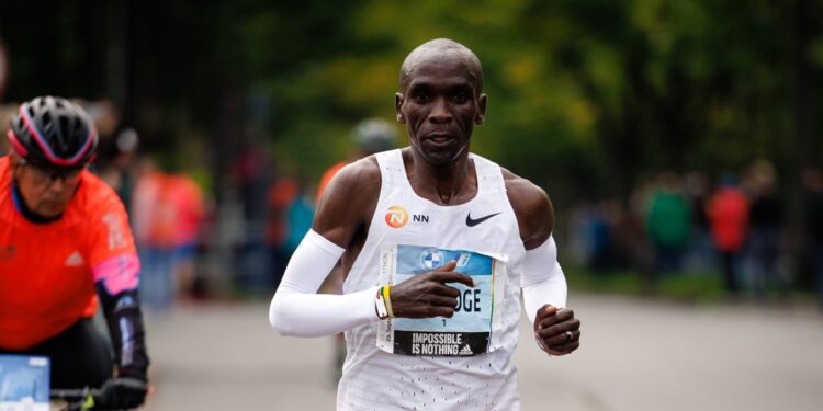Elid Kipchoge runs in a past race.