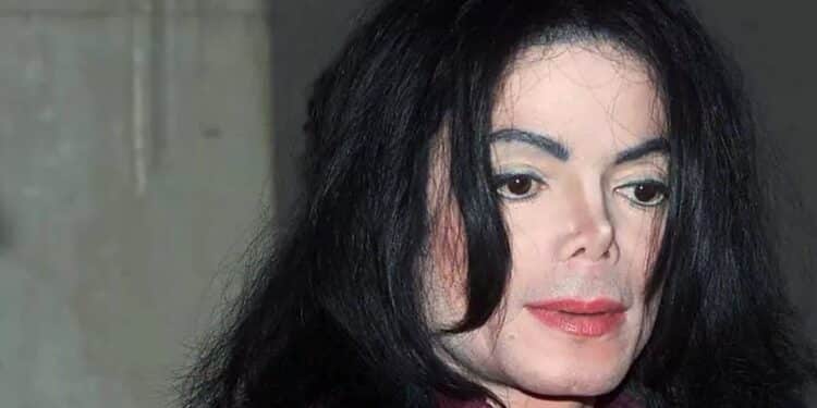 Micheal Jackson's Hat Sells for 82k Dollars