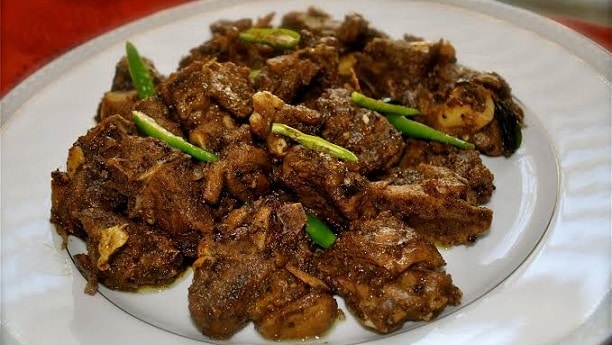 Deaths Reported as Friends Feast on Carcass