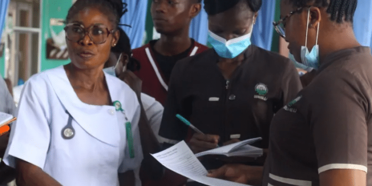 Nurses during a ward round at the University Teaching College Hospital, Ibadan in Nigeria on May 8, 2023. Bukola Adebayo/Thomson Reuters Foundation.