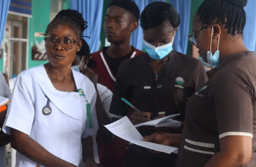 Nurses during a ward round at the University Teaching College Hospital, Ibadan in Nigeria on May 8, 2023. Bukola Adebayo/Thomson Reuters Foundation.