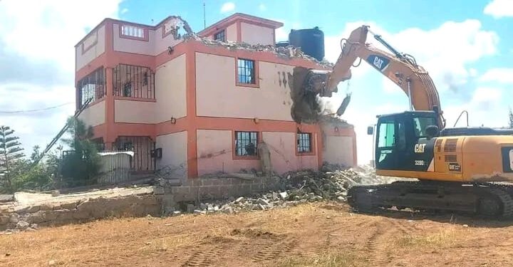 An excavator demolishes a house in Mavoko, Machakos County.