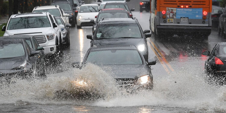 How to Prepare for Travel During Rainy Season: What to Carry