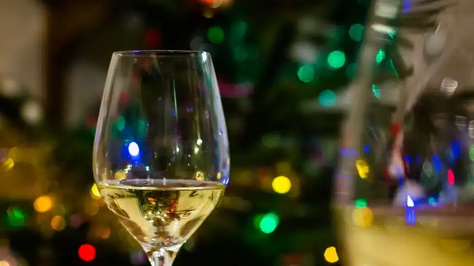 700 Airline Staff Fall Sick After Christmas Dinner