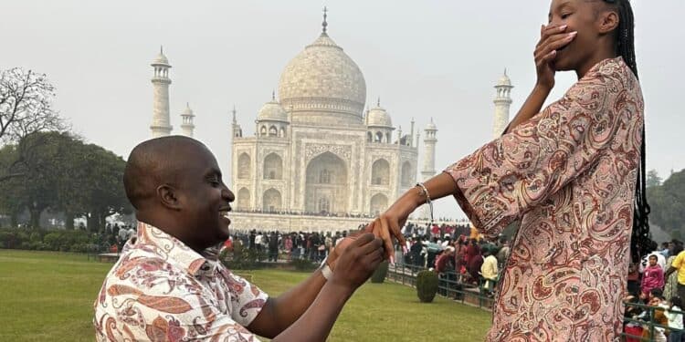 Meru Mca Proposes To His Love In India On Christmas