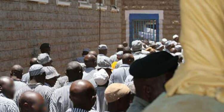 A photo of prisoners in Kenya police