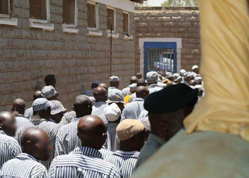 A photo of prisoners in Kenya police