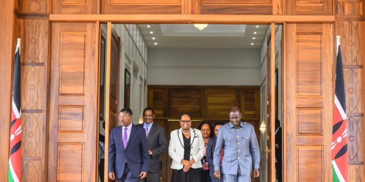 President William Ruto with CJ Martha Koome and other leaders after the meeting at State House. Ekuru Aukot has blasted Ruto Masengeli . Supreme Court