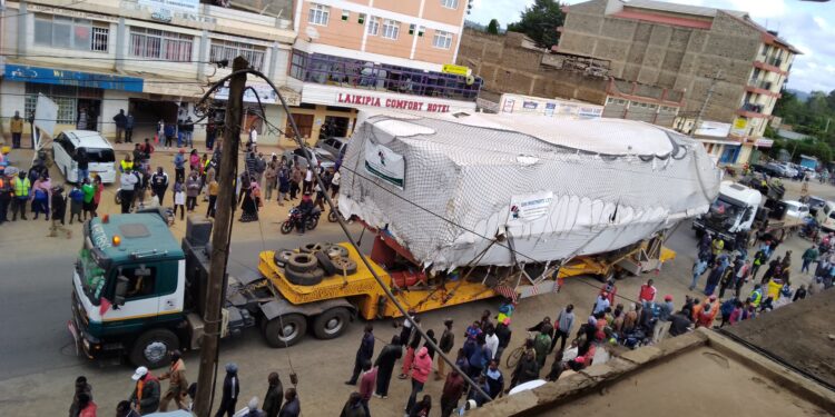 A photo showing the wideload in transit on Kenyan roads.