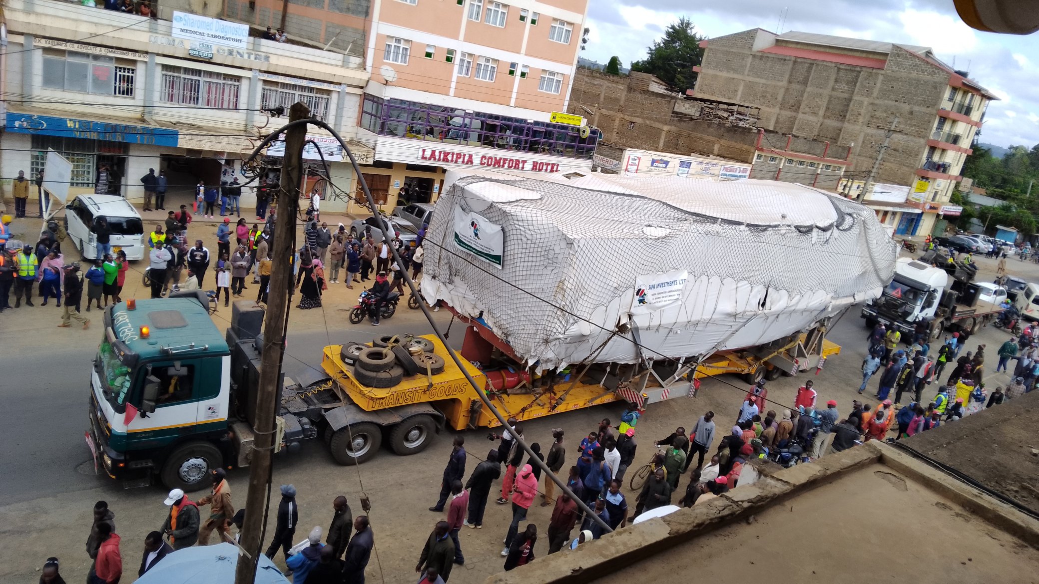 A photo showing the wideload in transit on Kenyan roads.