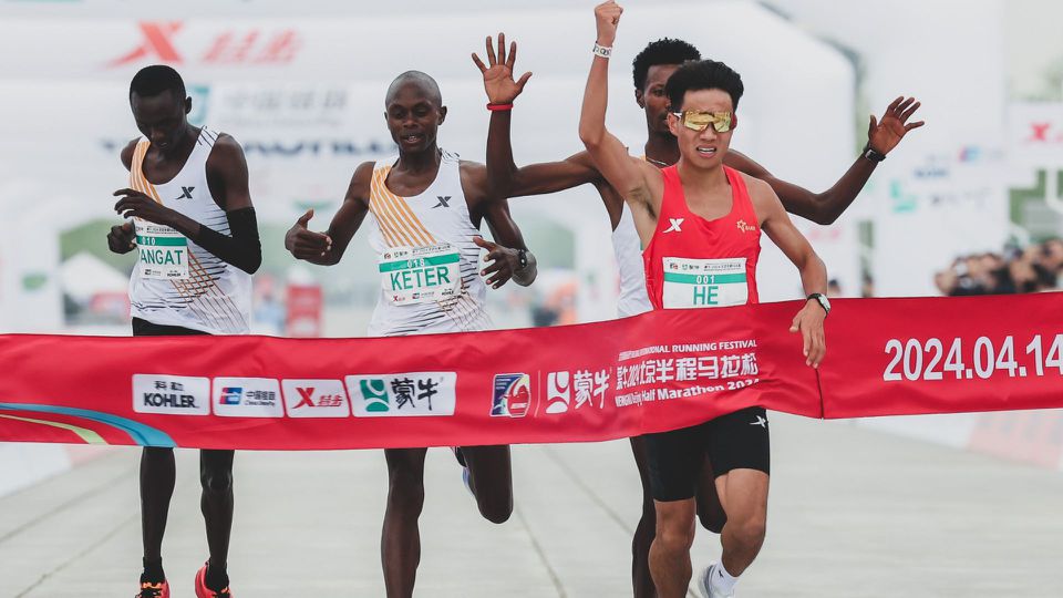 He Jie, two Kenyans and an Ethiopian on the finish Line in Beijing Marathon Race on 14th April 2024. PHOTO/ Courtesy