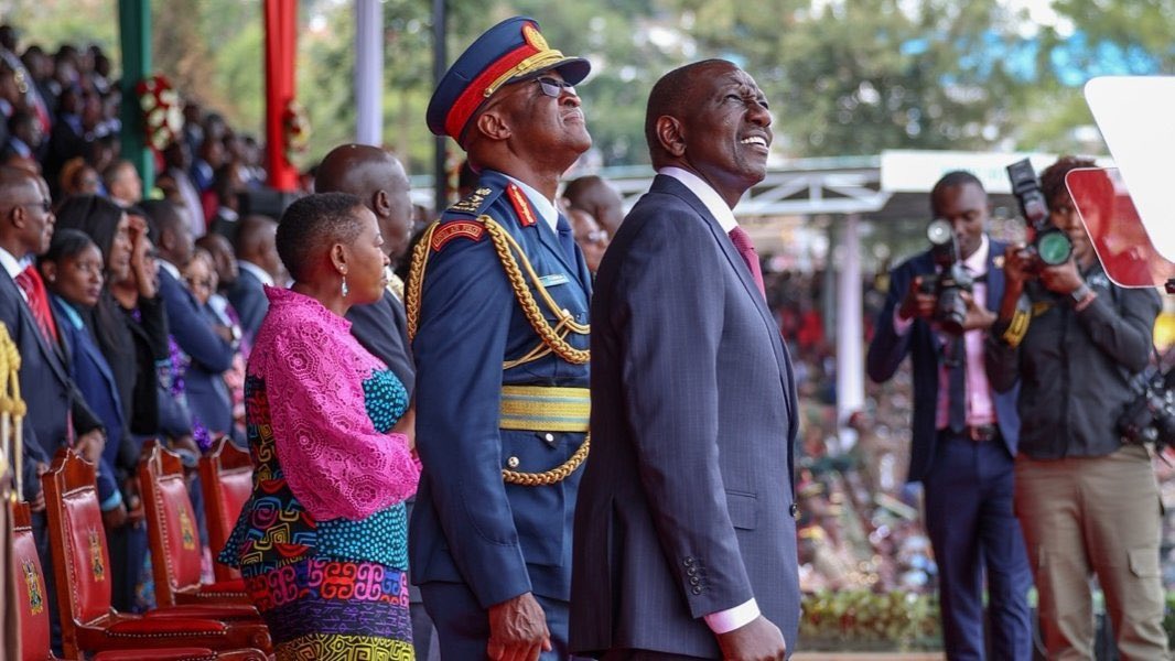 President William Ruto (left) and CDF Francis Ogolla in a past function.