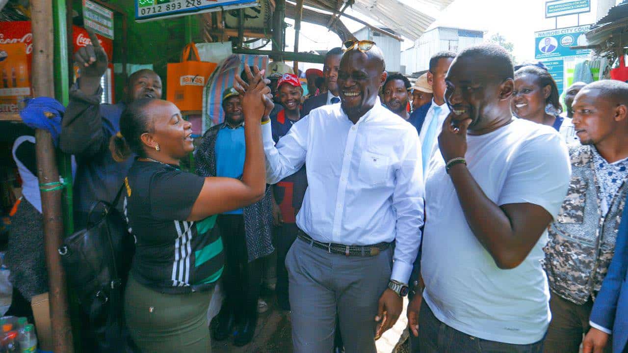 Governor Sakaja with Gikomba traders at a past event. PHOTO/City Hall.