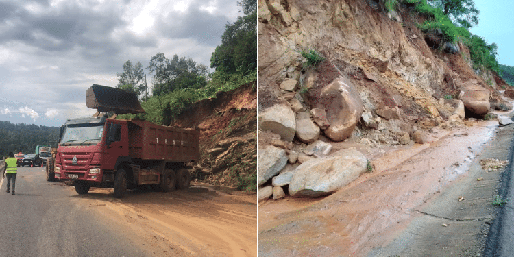 Kenol - Sagana (A2) road blocked at Mugethe Area. PHOTO/KeNHA.