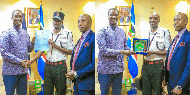Vincent Chepkwony Receiving An Award From Psra Ceo Fazul Mohamed On July 9, 2024. Photo/ Psra