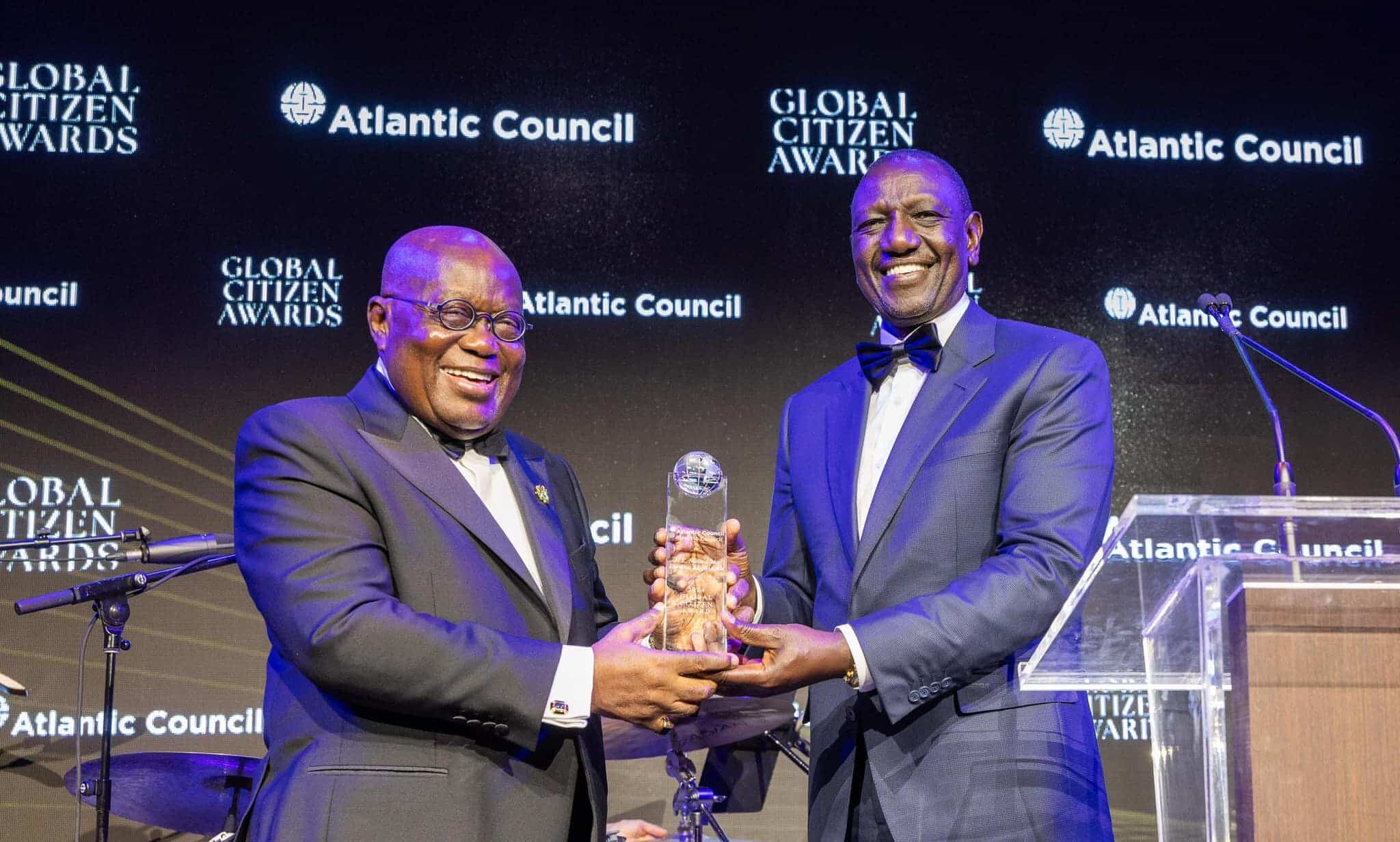 President William Ruto (right) with President of Ghana Nana Akufo-Addo during the Atlantic Council of Global Citizen Awards dinner. PHOTO/PCS.