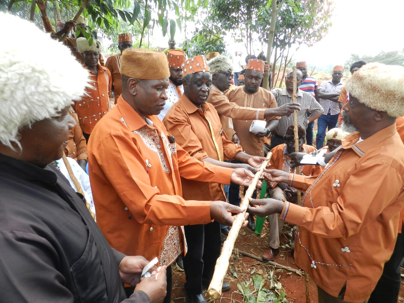 Fr. Benedict Kinyanjui ( in black), alongside the Kiama Kia Ma National Chairman Ndung’u wa Gaithuma