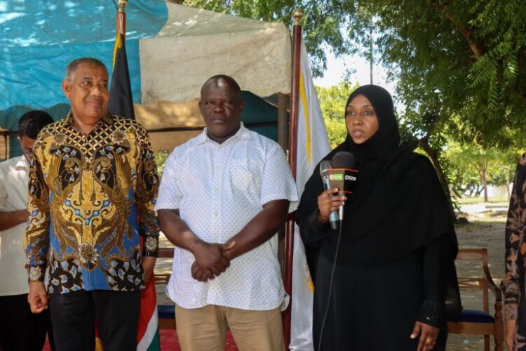 Lamu Governor Issa Timamy (left) his new Deputy Governor nominee James Gichu (centre) and New County Executive for ICT, E-Government, and Citizen Participation, Aisha Omar Shariff