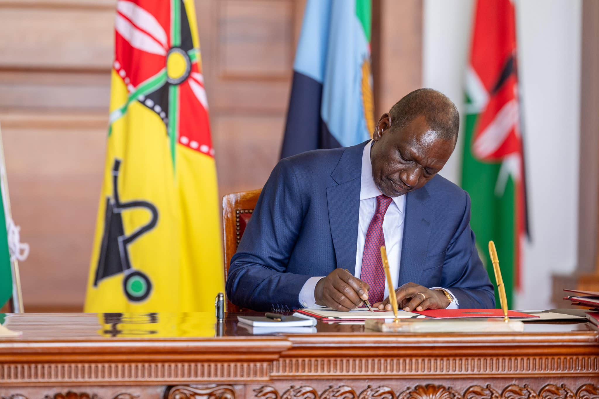 President William Ruto assenting to the Sugar Bill 2022 at State House, Nairobi on November 1, 2024. PHOTO/PCS. Follow our WhatsApp Channel and join our WhatsApp Group for real-time news updates.