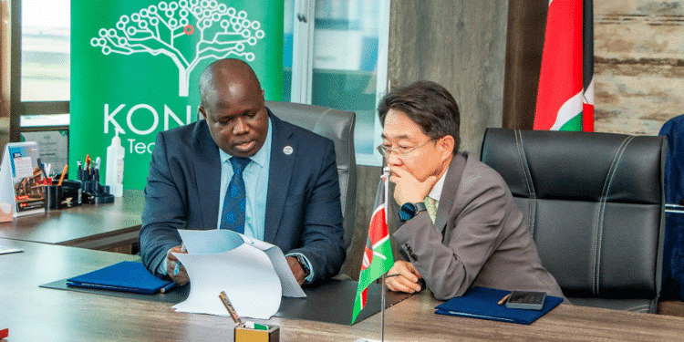 Konza CEO John Paul Okwiri, Chungwon Park PhD, CEO and President of KEA when signing the MOU. Photo/Konza X
