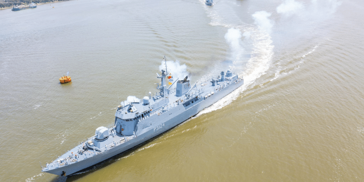 Africa's Fastest Warship Jasiri Gives President Ruto a 21-Gun Salute