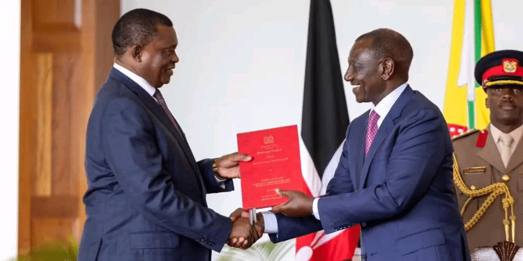 President William Ruto shakes hands with Public Service CS Justin Muturi during signing of Performance Contract at State House Nairobi on November 19, 2024. PHOTO/Muturi X.