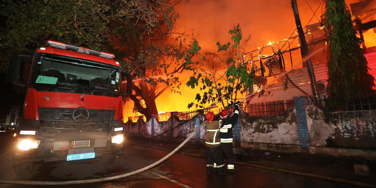 Huge Night Fire Burns Mombasa Water Offices in CBD