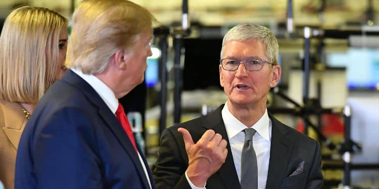 Apple CEO Tom Cook and US President Donald Trump