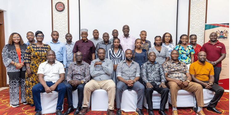 Mining CS Ali Hassan Joho poses for a photo with a few governors after a meeting on April 23, 2025 in Mombasa. PHOTO/Mung’aro X. Kilifi