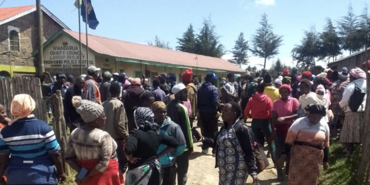 Residents gathered at Rwanyambo Police Post, Nyandarua County after a woman miscarried while in custody. PHOTO/NTV.