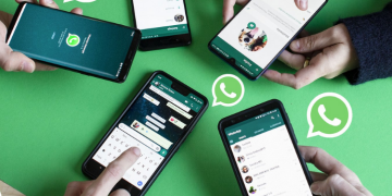 A photo of phone screens with the WhatsApp app. PHOTO/Nextpit.