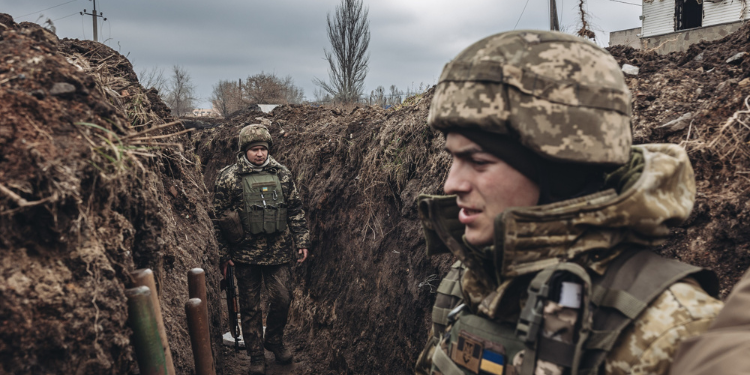 White House Stuns Ukraine by Stopping Weapons Shipments 