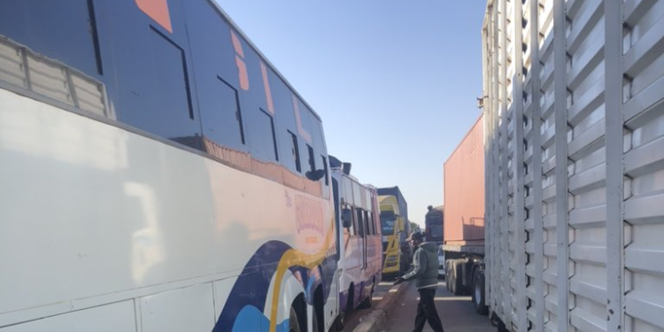 Kenha Issues Alternative Routes After Overnight Gridlock On Nairobi-Nakuru Highway Motorists Stuck In Overnight Gridlock On Nairobi-Nakuru Highway