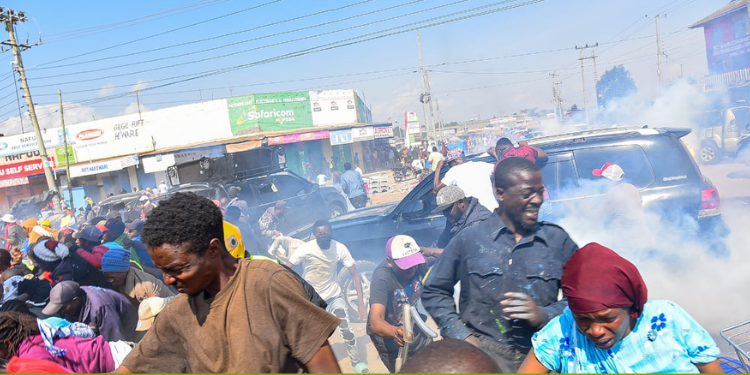 People Fleeing The Scene As Tear Gas Fills The Air Photo/Methu