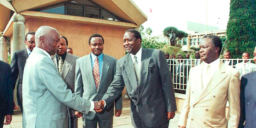 Raila Odinga Shakes Hands With President Moi After 1997 Elections